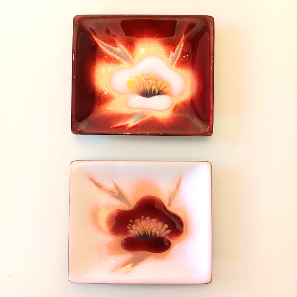 2 Vintage cloisonne floral red and white plates.  5x4.5